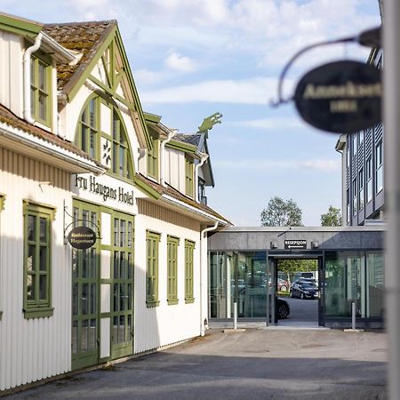 Fru Haugans Hotel Mosjoen Exterior photo