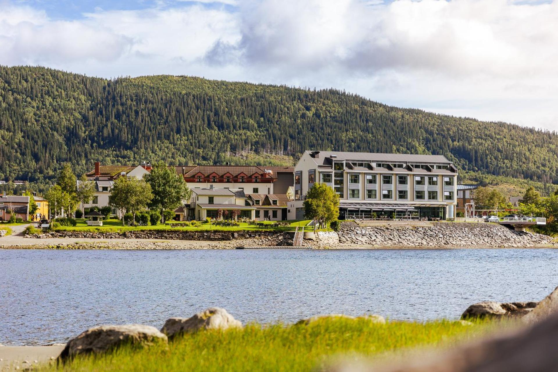 Fru Haugans Hotel Mosjoen Exterior photo